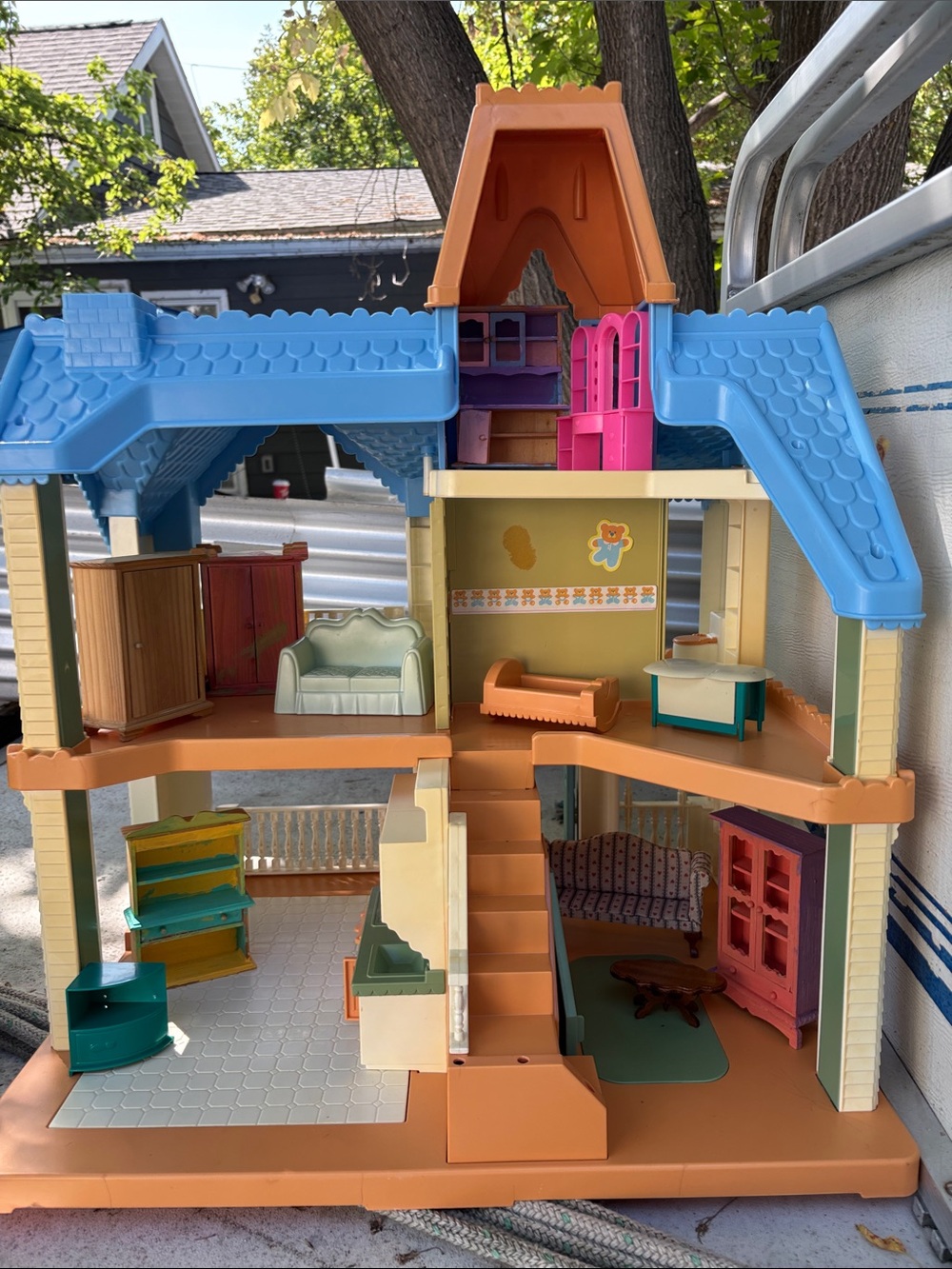 1991 PlaySkool Grand Victorian dollhouse and furniture/some playskool